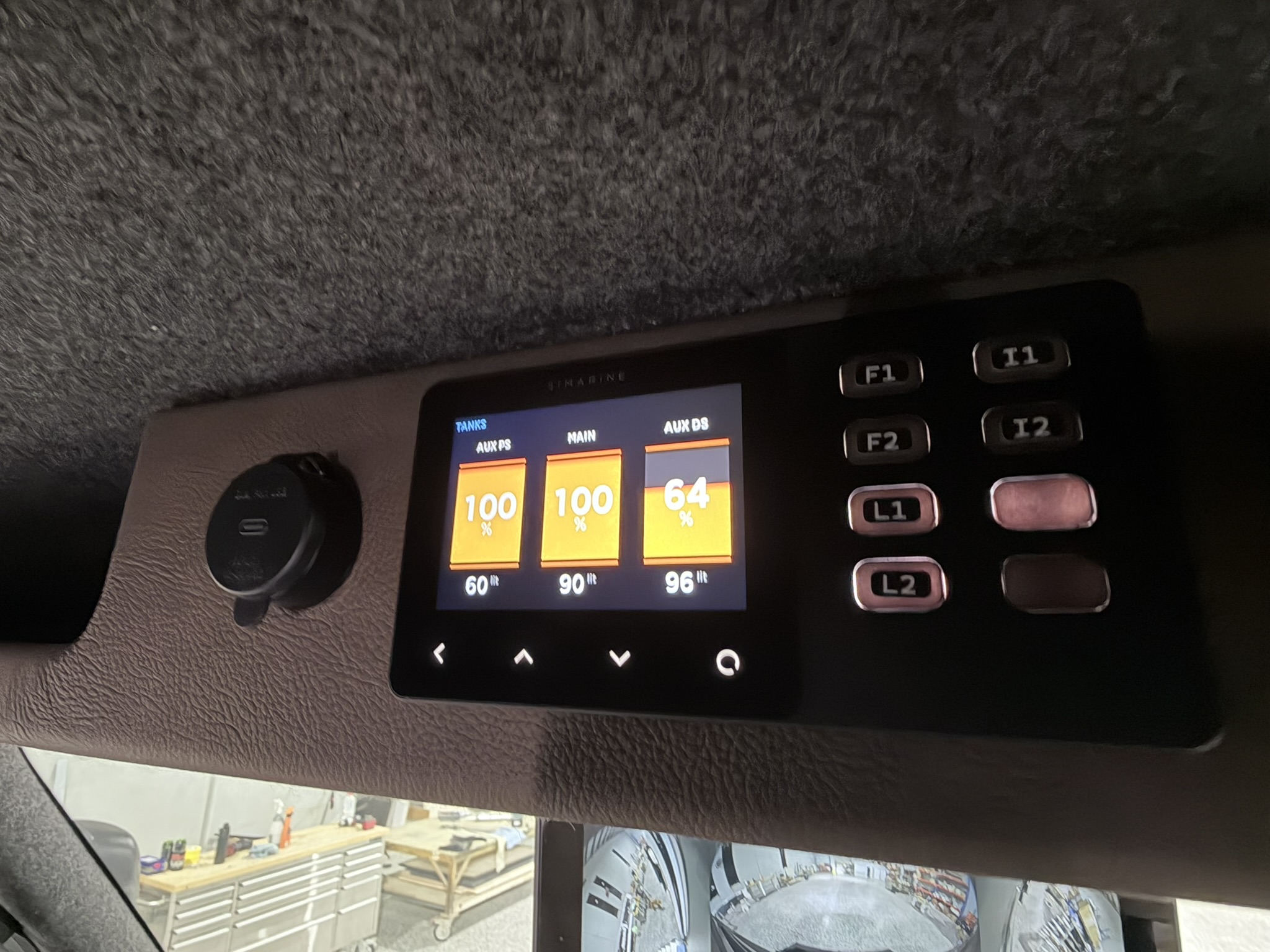 In-cab Simarine touchscreen showing AUX PS, MAIN and AUX DS tank levels plus F1/F2/I1/I2/L1/L2 function switches