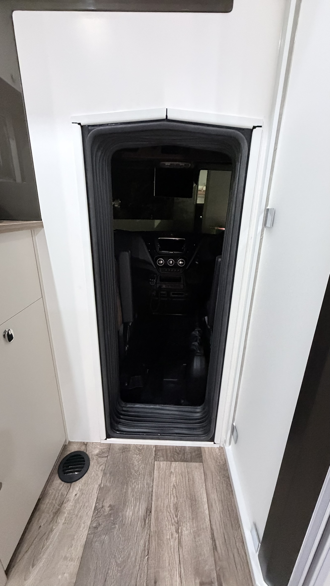 Walk-through tunnel from habitat to cab with flex seal bellows